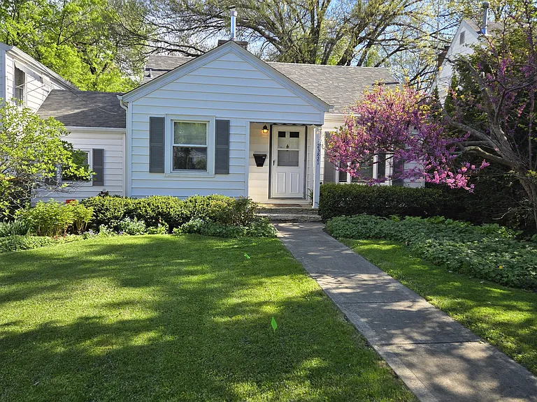 23821 W Amboy St — Photo 1