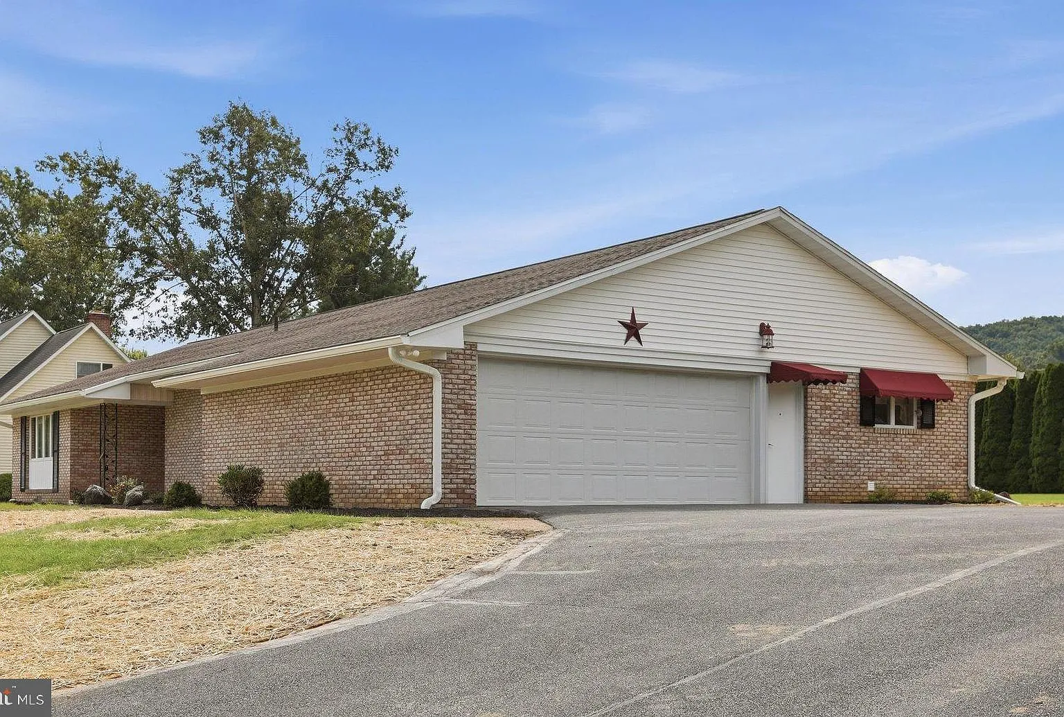 2 bed, 2.5 bath, 1977 sqft, $2,200 — Photo 3