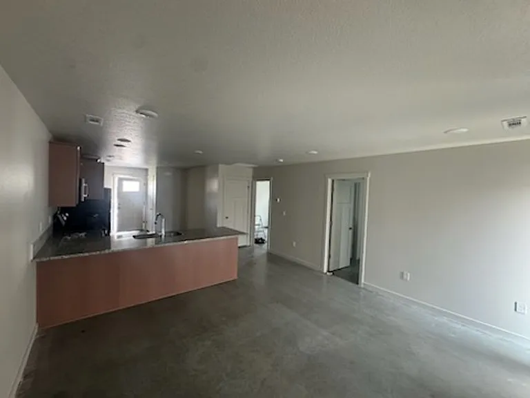 805 Tinley St — Photo 8