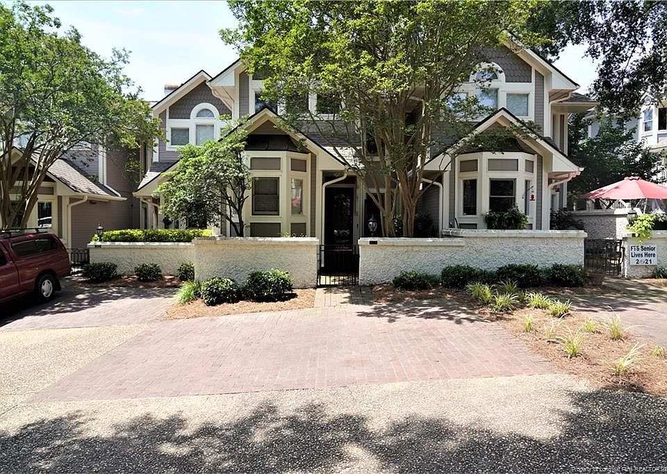 1st image of 728 Victorian Pl
