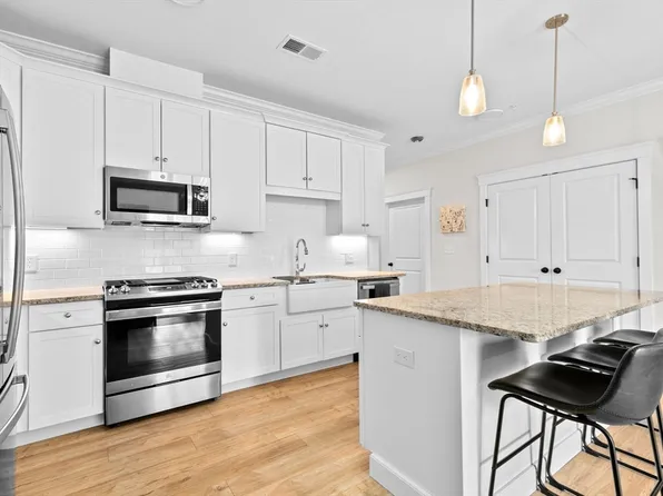 57 Long Point Rd #110, Lakeville, MA 02347