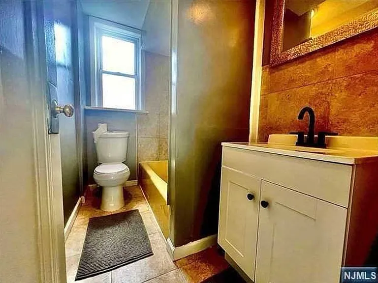 85 Macarthur Ave #2 — Photo 9