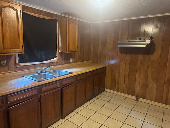 3rd image of 2131 Thomas Blvd