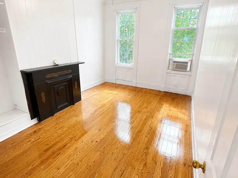 992 Hart St #2D — Photo 1