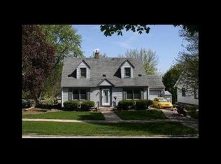 521 W 11th St, Cedar Falls, IA 50613