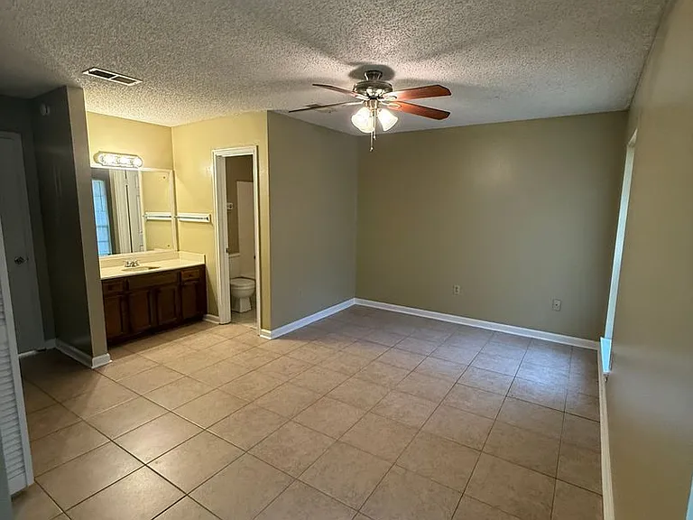 1126 Willow Creek Dr #1128 — Photo 3