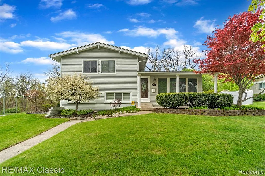 617 Sweetbriar photo 1