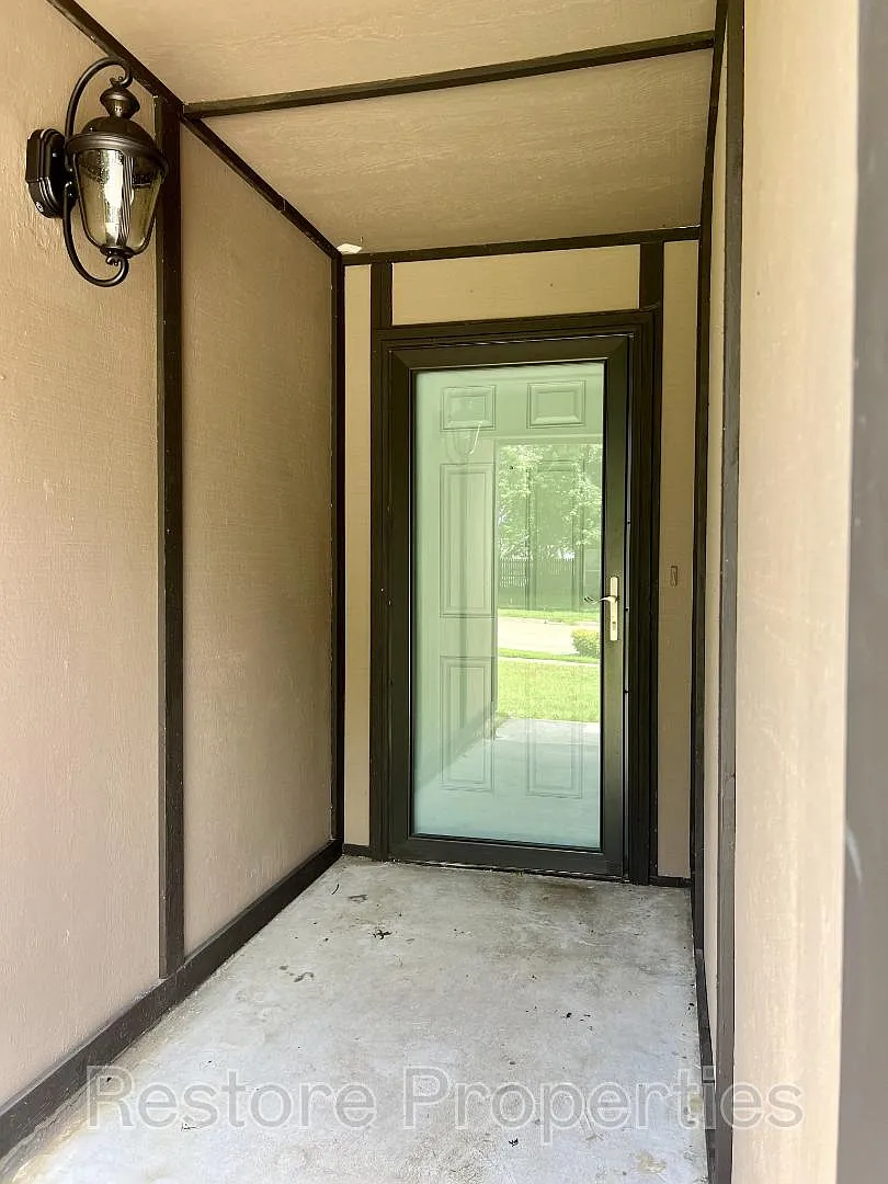 3105 E Louisville St — Photo 2