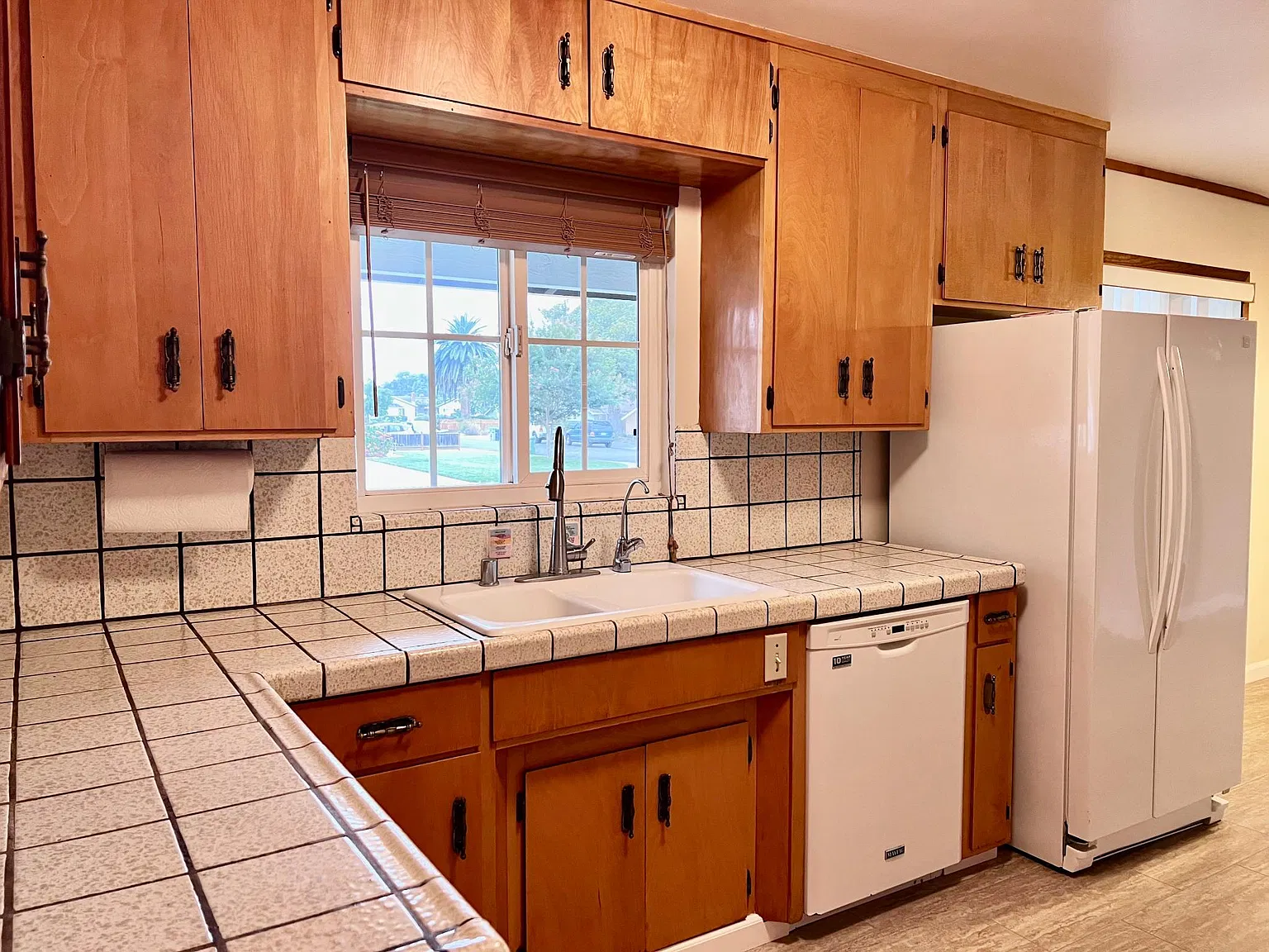 3 bed, 1143 sqft, $4,200 — Photo 3