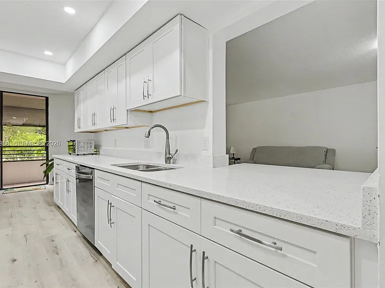 1410 Sheridan St #12I — Photo 5