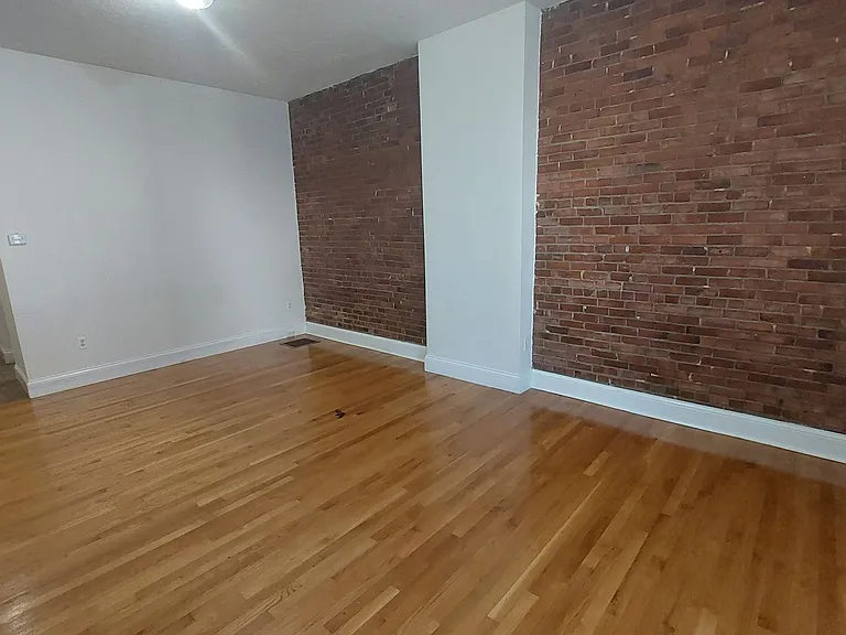 76 West Cottage — Photo 5