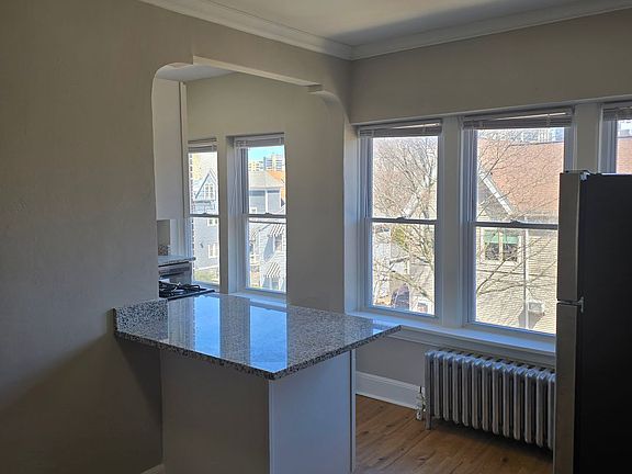 5th image of 1521 N Franklin Pl APT 101