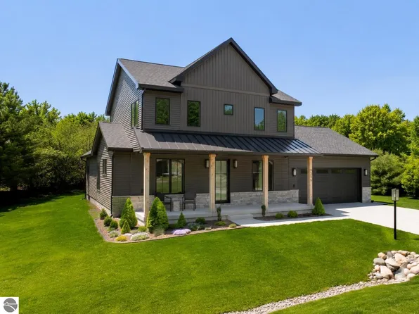 9336 E Summerfield Dr, Traverse City, MI 49684