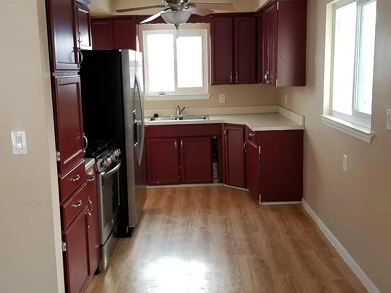 4451 Dean St — Photo 4