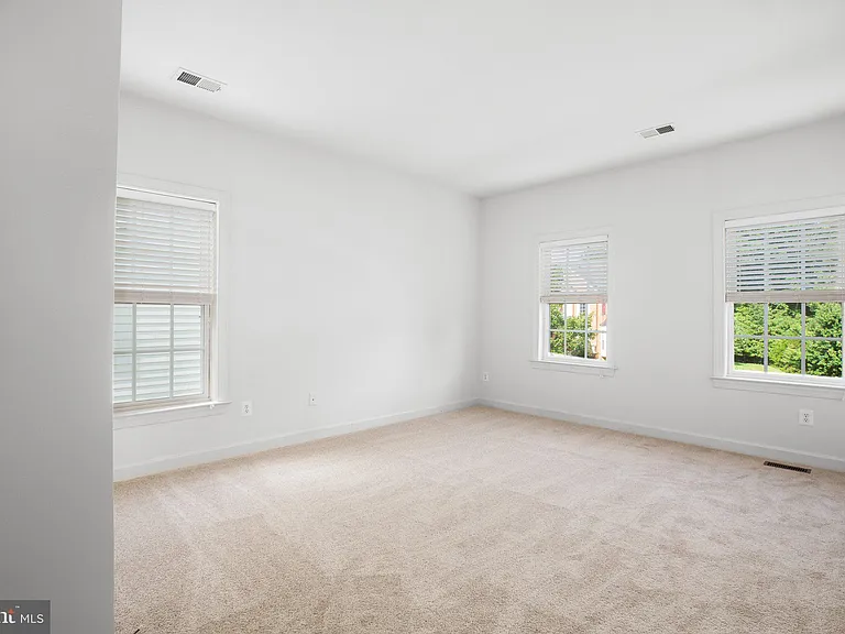 1002 Dorthea Ct — Photo 26