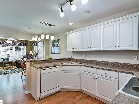 4th image of 700 Chandon Ct