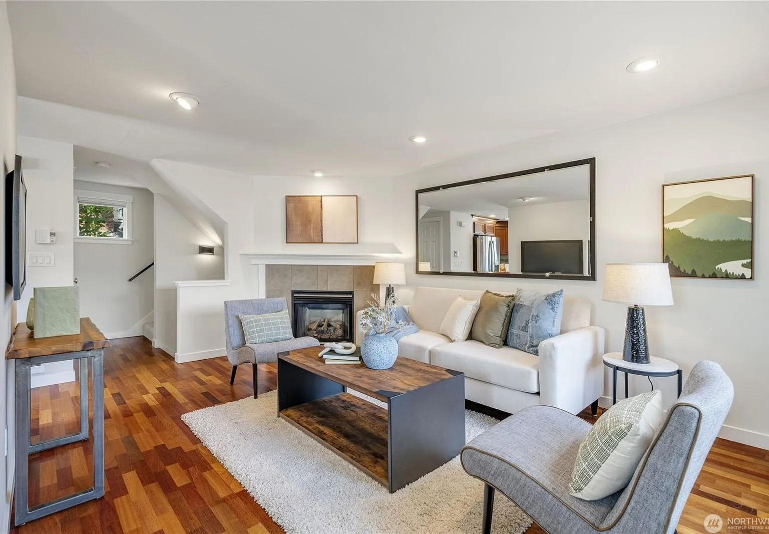 3 bed, 2.5 bath, 1210 sqft, $3,800 — Photo 4