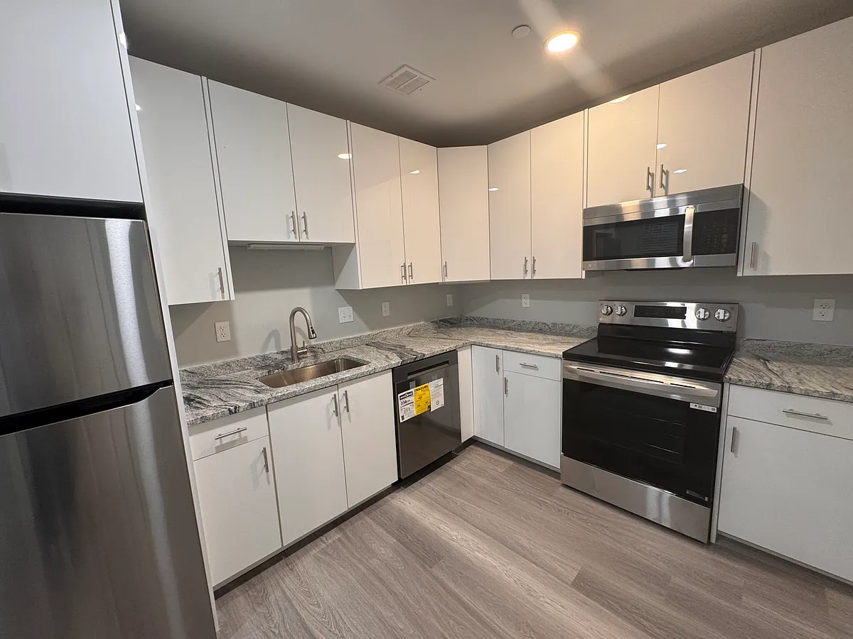 Building Photo - 78 Tyler St #4