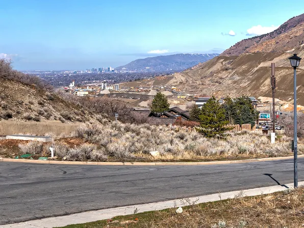 7541 S Prospector Dr E, Salt Lake City, UT 84121