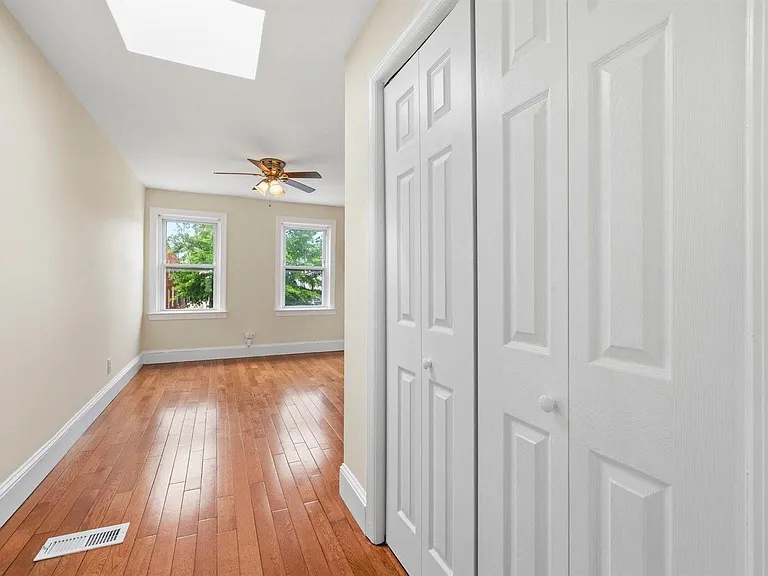 925 8th St NE — Photo 13