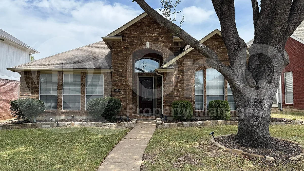 3 bed, 2.0 bath, 2091 sqft, $2,900 — Photo 2