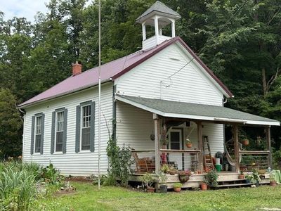 2972 River Rd, Decorah, IA, 52101