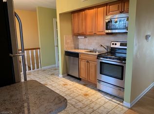 612 High Mountain Rd, Franklin Lakes, NJ 07417