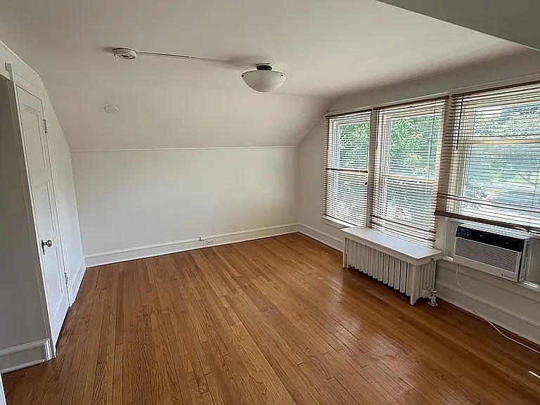 735 Deerfield Rd — Photo 5