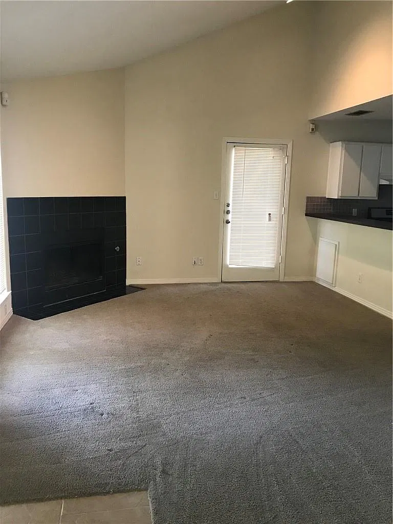 2 bed, 2.0 bath, 1258 sqft, $2,000 — Photo 3