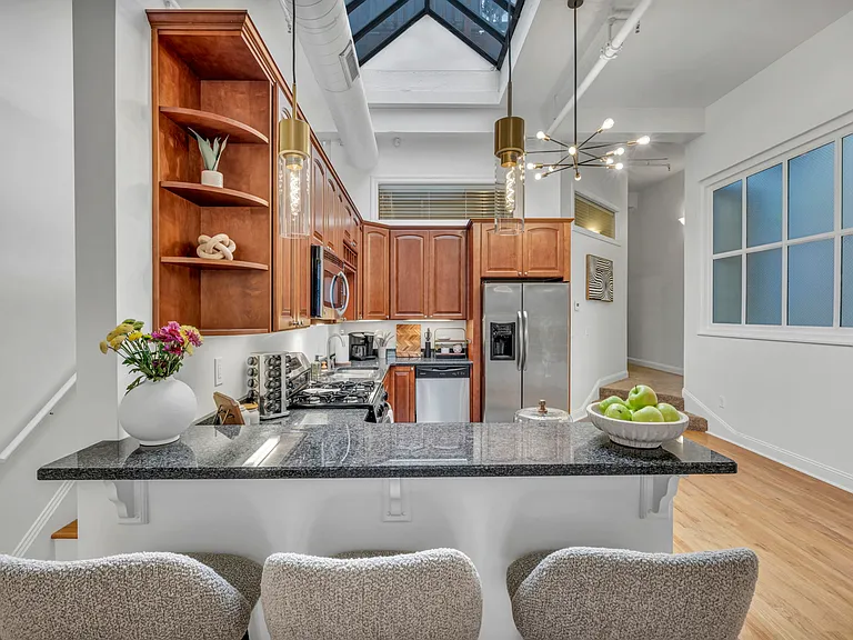 2042 E 4th St #600 — Photo 20