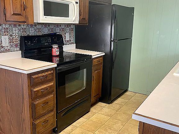 3rd image of 131 W South St