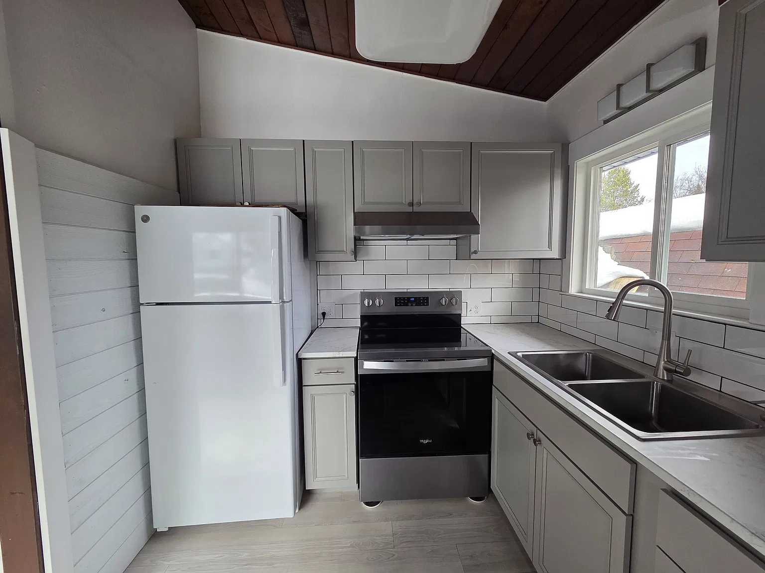 3 bed, 900 sqft, $2,200 — Photo 4