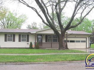 3008 SW Burnett Rd, Topeka, KS 66614