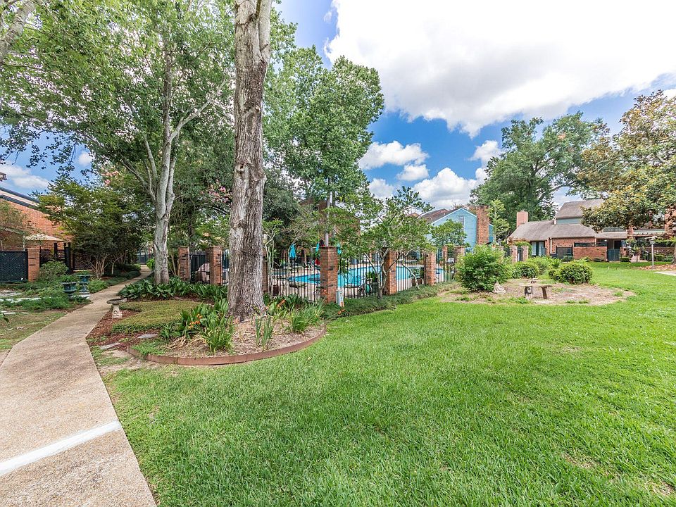 2nd image of 204 Briargate Cir
