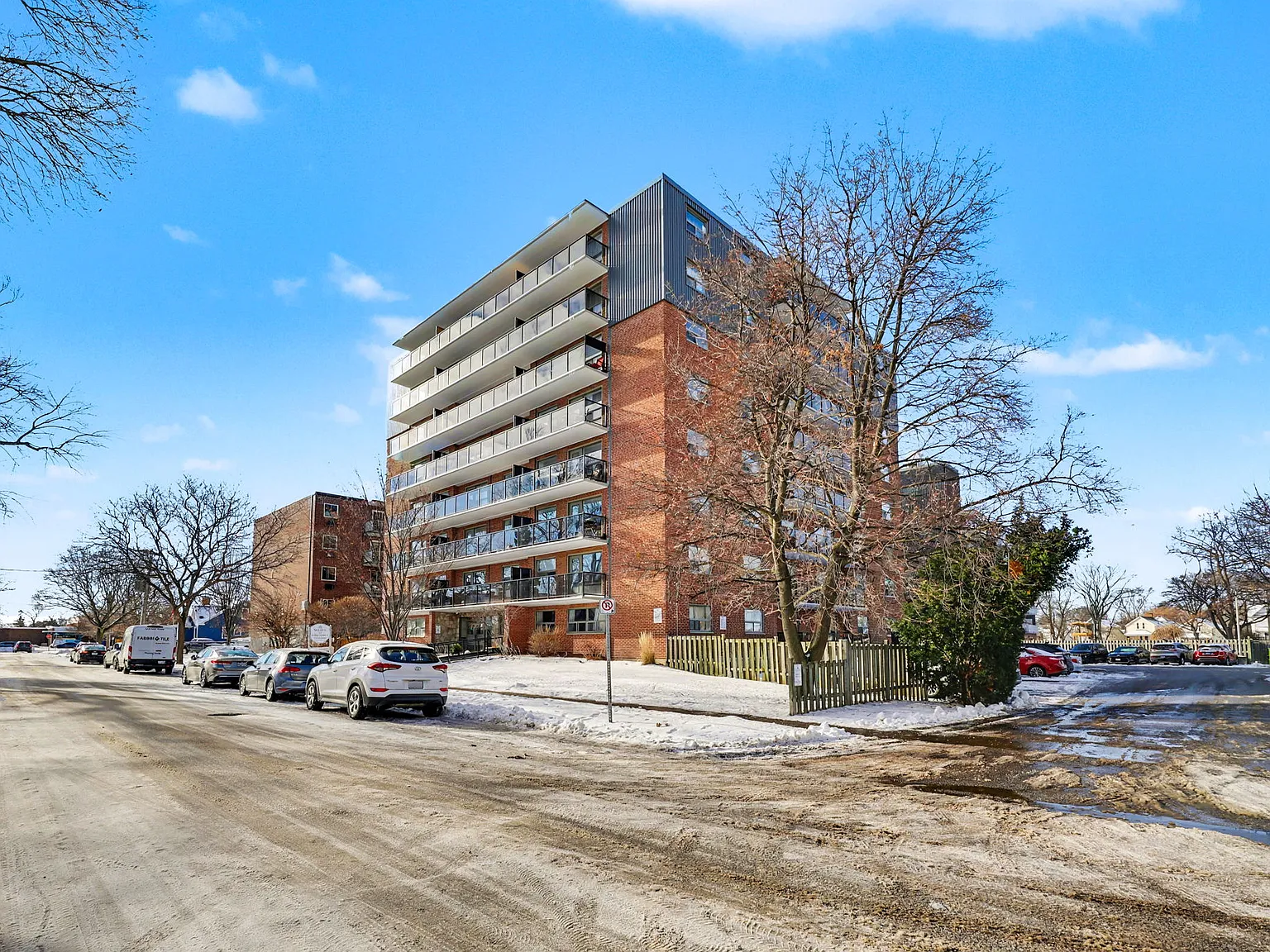 Mapleview Manor Apartments — Photo 3