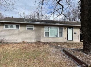 1601 Lakemoor Dr, Saint Louis, MO 63136