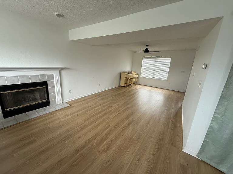 2319 Orchard Creek Dr — Photo 3