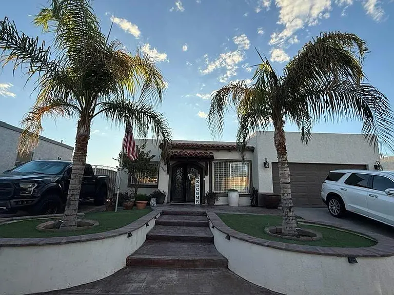5968 S Avenida Bodega — Photo 1