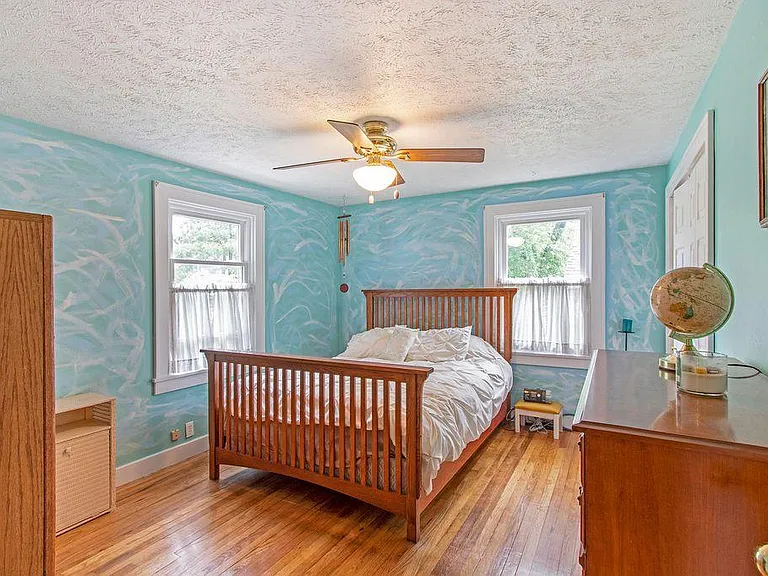 383 Elizabeth St — Photo 17