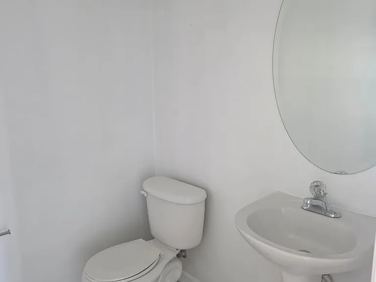 143 Bennington Dr — Photo 15
