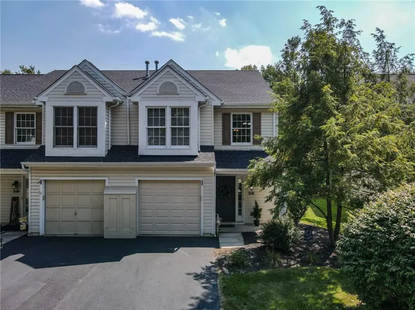 216 Commons Dr, Oakmont, PA 15139