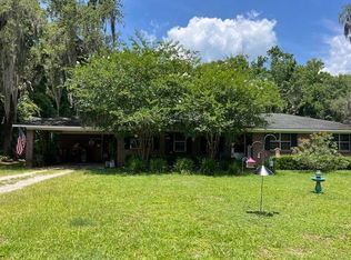 208 Crestview Dr, Woodbine, GA 31569