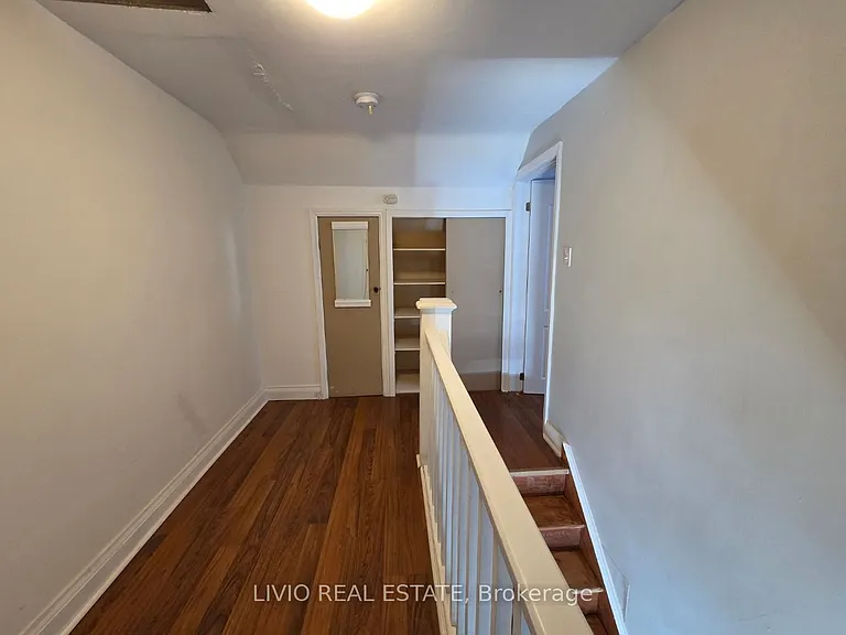 323 Queen St E — Photo 18