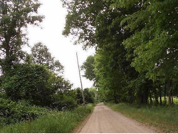 Exterior Neighborhood (street photo)