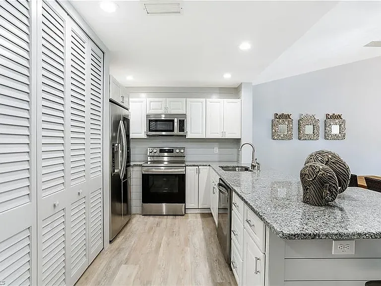 5635 Turtle Bay Dr #8 — Photo 19