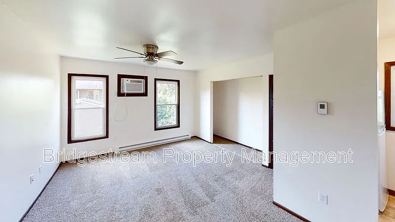 Studio, 1.0 bath, 500 sqft, $695 — Photo 3