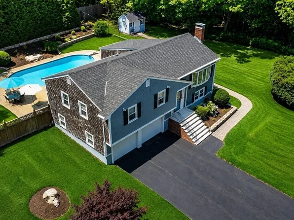 22 Harvest Ln, Hingham, MA 02043