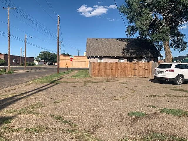 800 S Georgia St — Photo 16