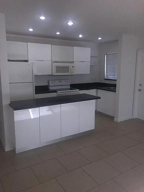 2 bed, 950 sqft, $2,275 — Photo 2