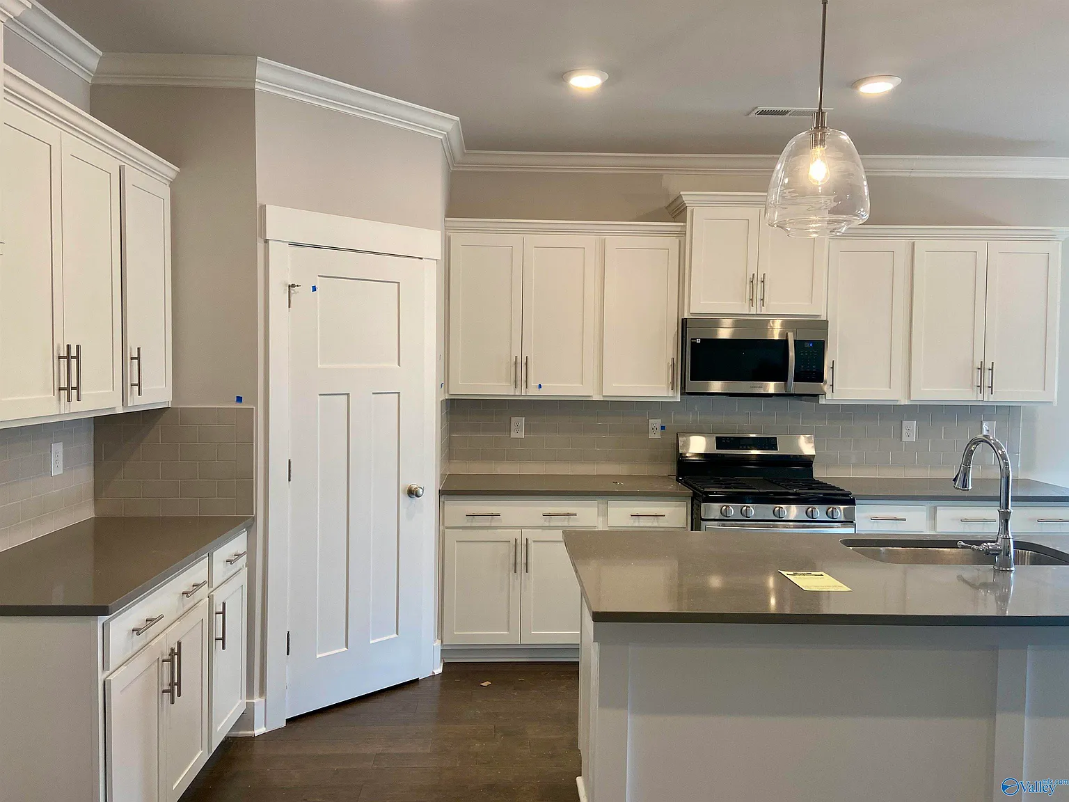 4 bed, 3.0 bath, 2503 sqft, $1,995 — Photo 4